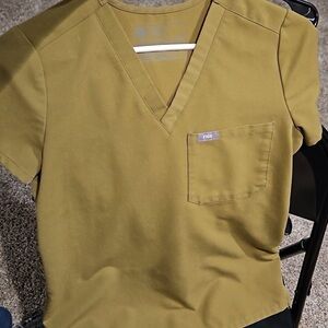 Fig olive green one pocket v neck top and bottom 
Joggers